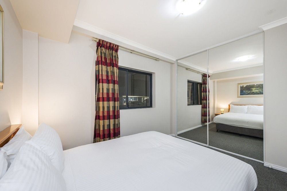Central East Perth Flat with Pool & Gym Access 1