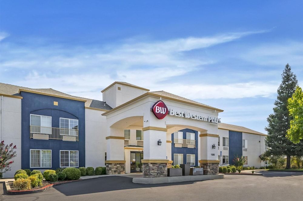Best Western Plus Twin View Inn & Suites 1