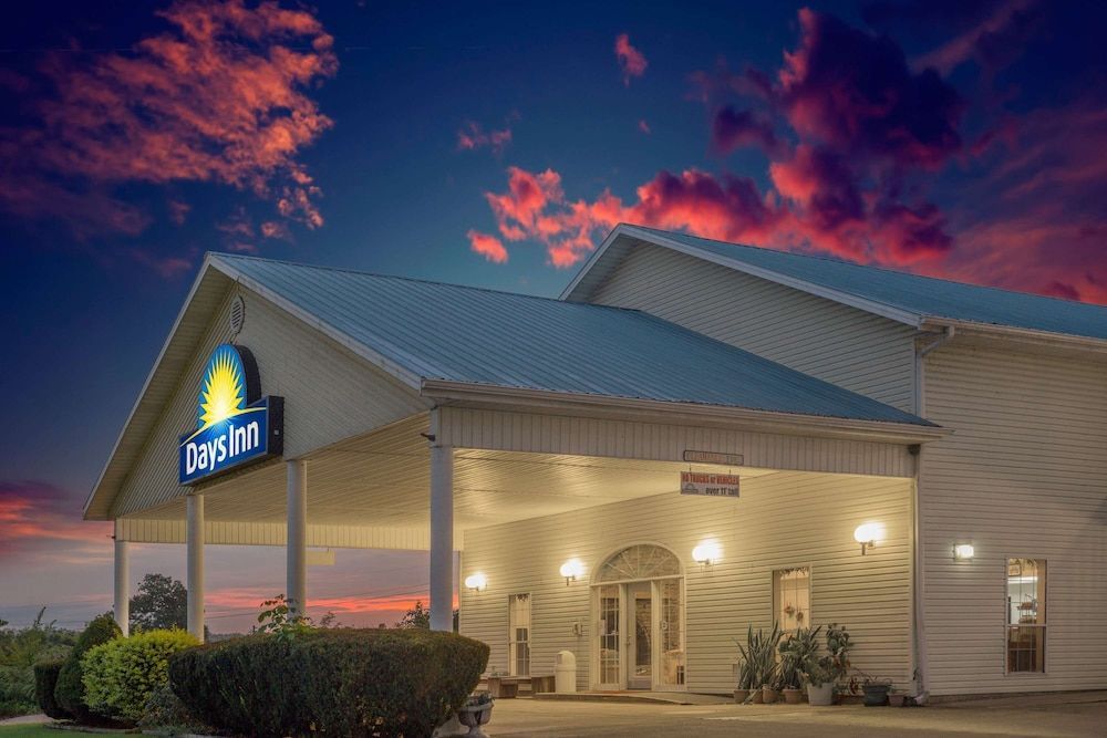 Days Inn by Wyndham Hardy 1
