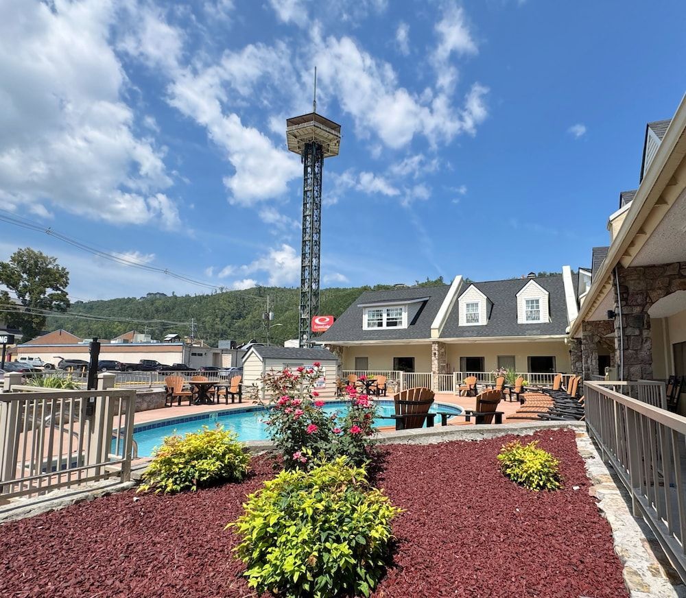 Econo Lodge Inn & Suites Gatlinburg at the Convention Center 1