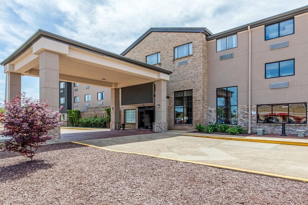 Comfort Inn & Suites McComb 1