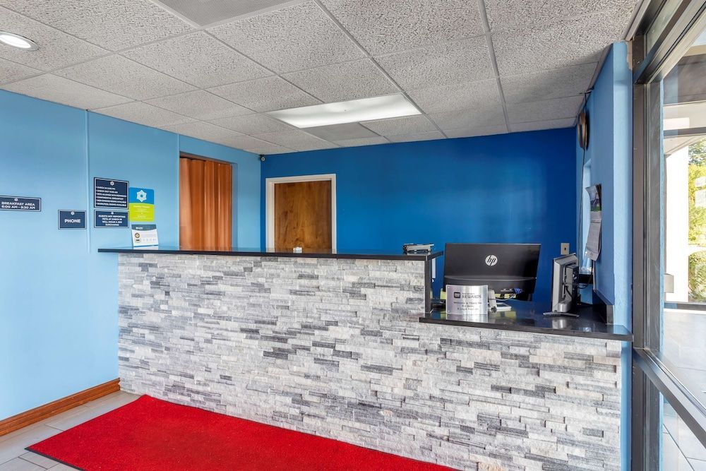 SureStay Hotel by Best Western Lenoir City 2