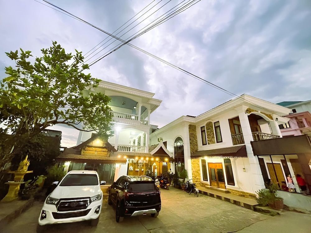 Walking Street Hotel 1
