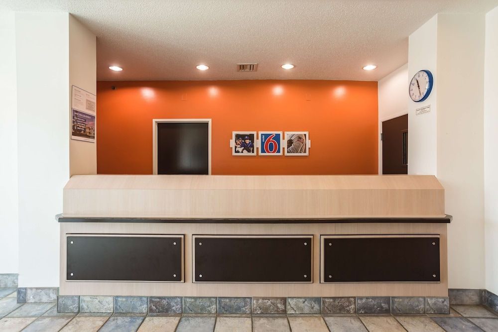 Motel 6 Dale, Indiana Near Holiday World and Splashing safari#Central Time #I64 Highway 2