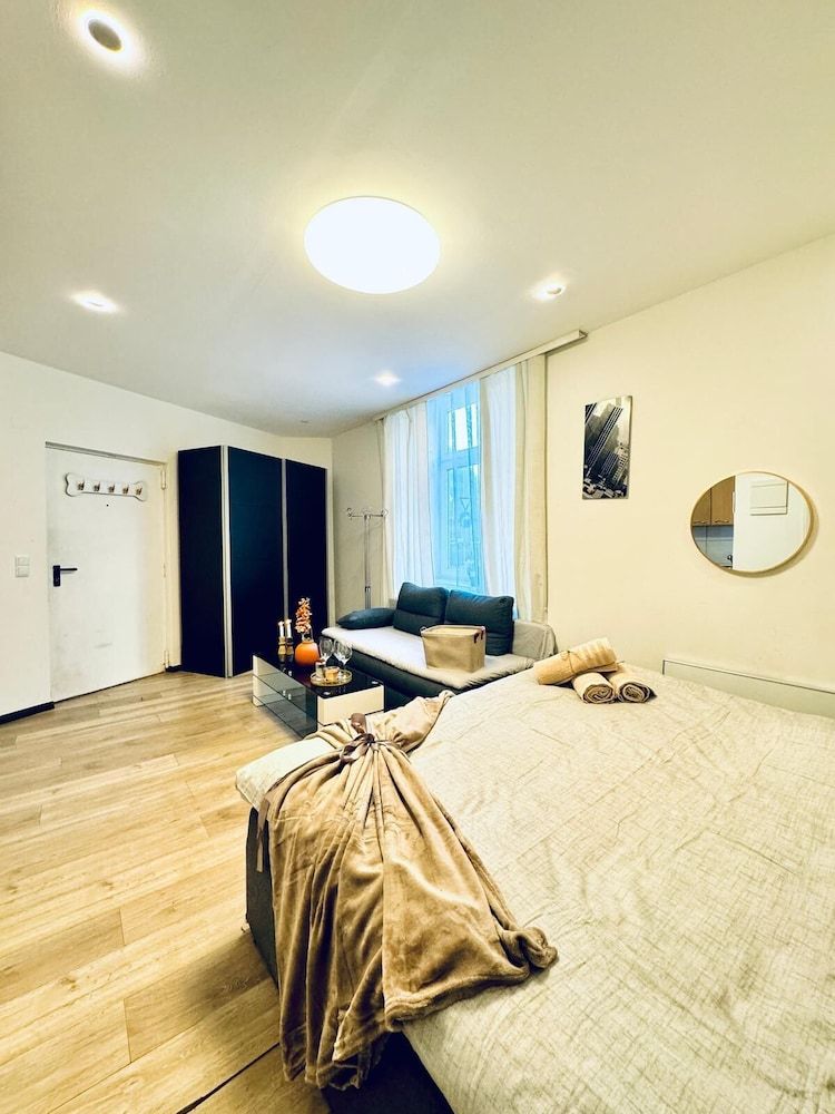 Central King Studio Downtown Area 2