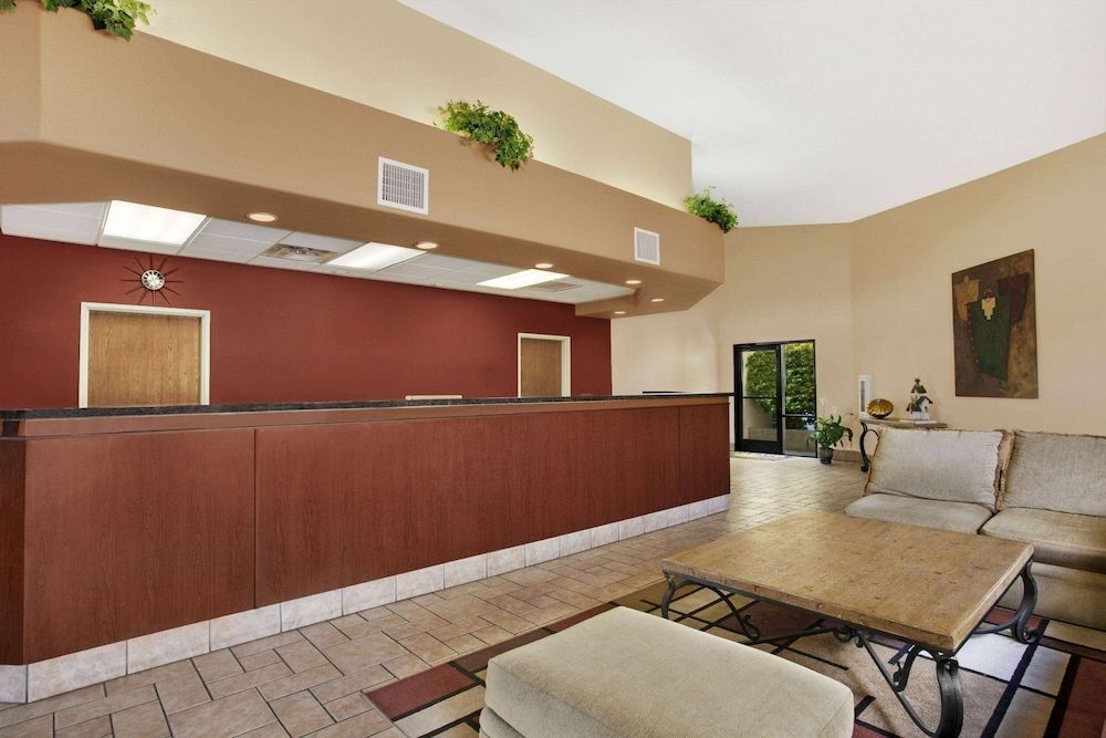 Days Inn by Wyndham Globe 1