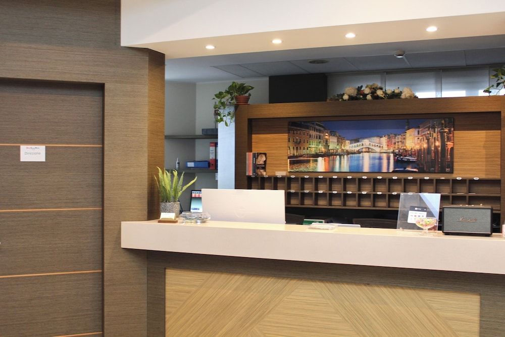 Raya Hotel 1