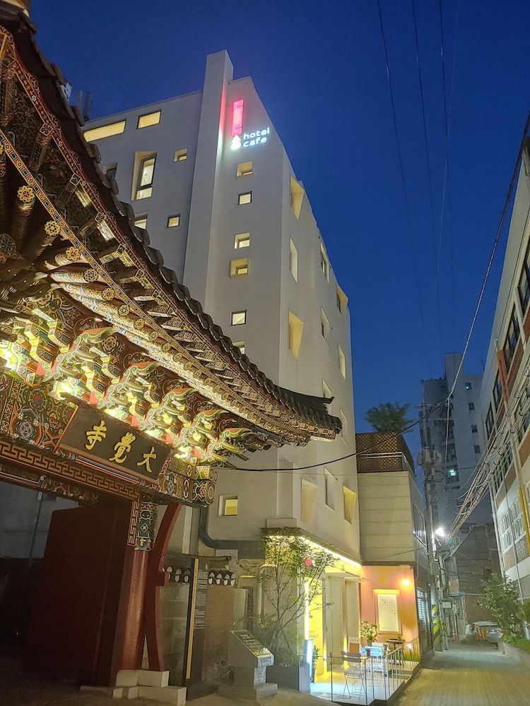 Tong Tong Petit Hotel 1