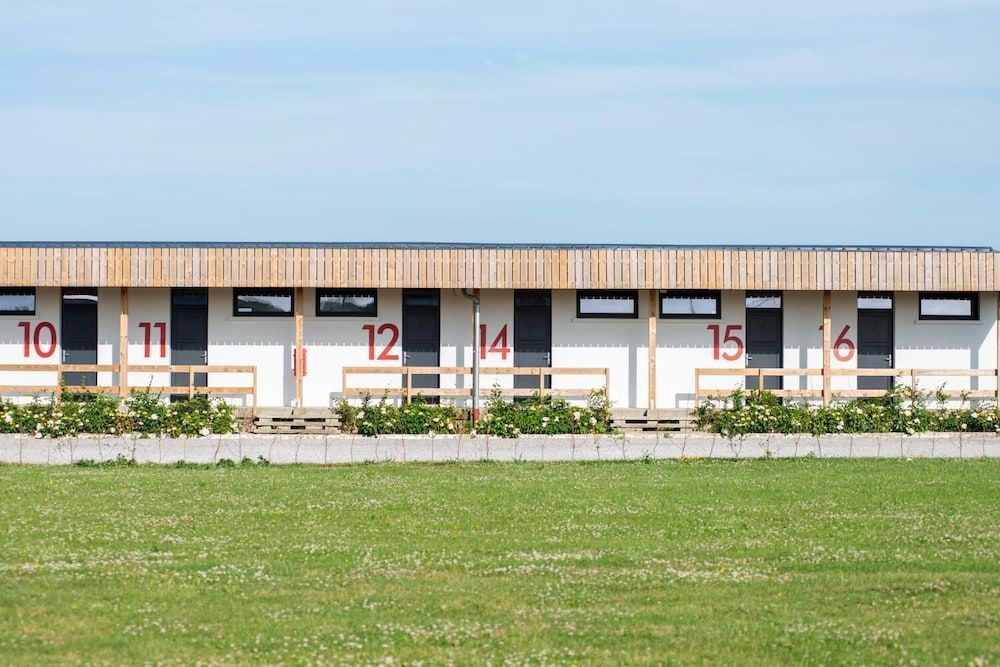 Logis Hôtel & Restaurant de l'Aérodrome de la Baie de Somme 1