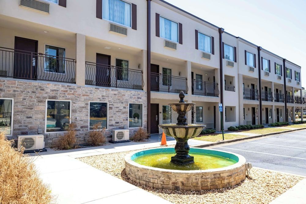 Days Inn by Wyndham College Park Atlanta Airport South 1