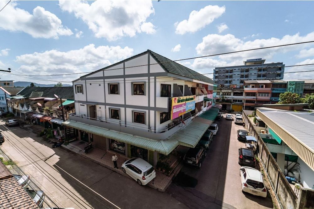 OYO 75377 Check In House 1