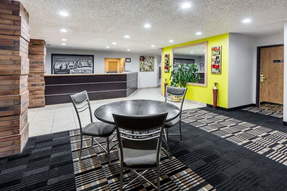Super 8 by Wyndham Sapulpa/Tulsa Area 2