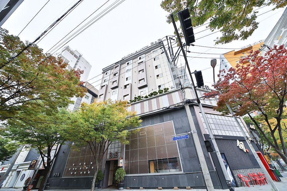 B&B HOTEL 1