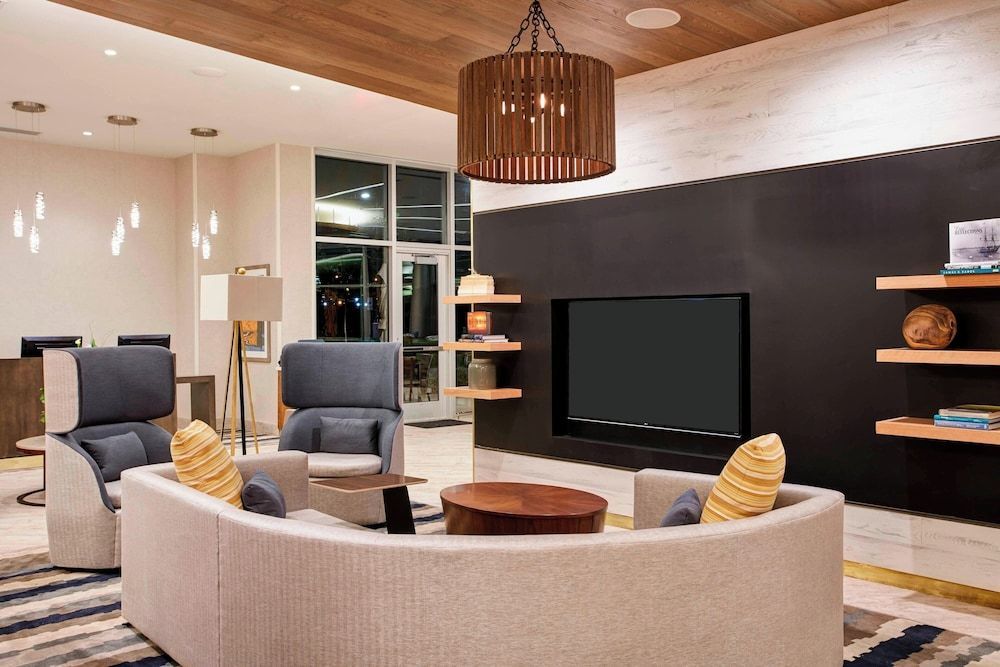 Courtyard by Marriott Erie Bayfront 2