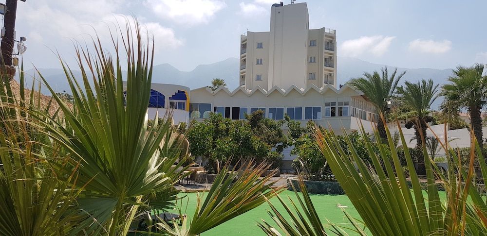 Celebrity Hotel 1