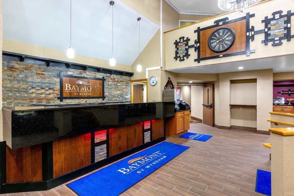 Baymont Inn & Suites by Wyndham Mukwonago 1