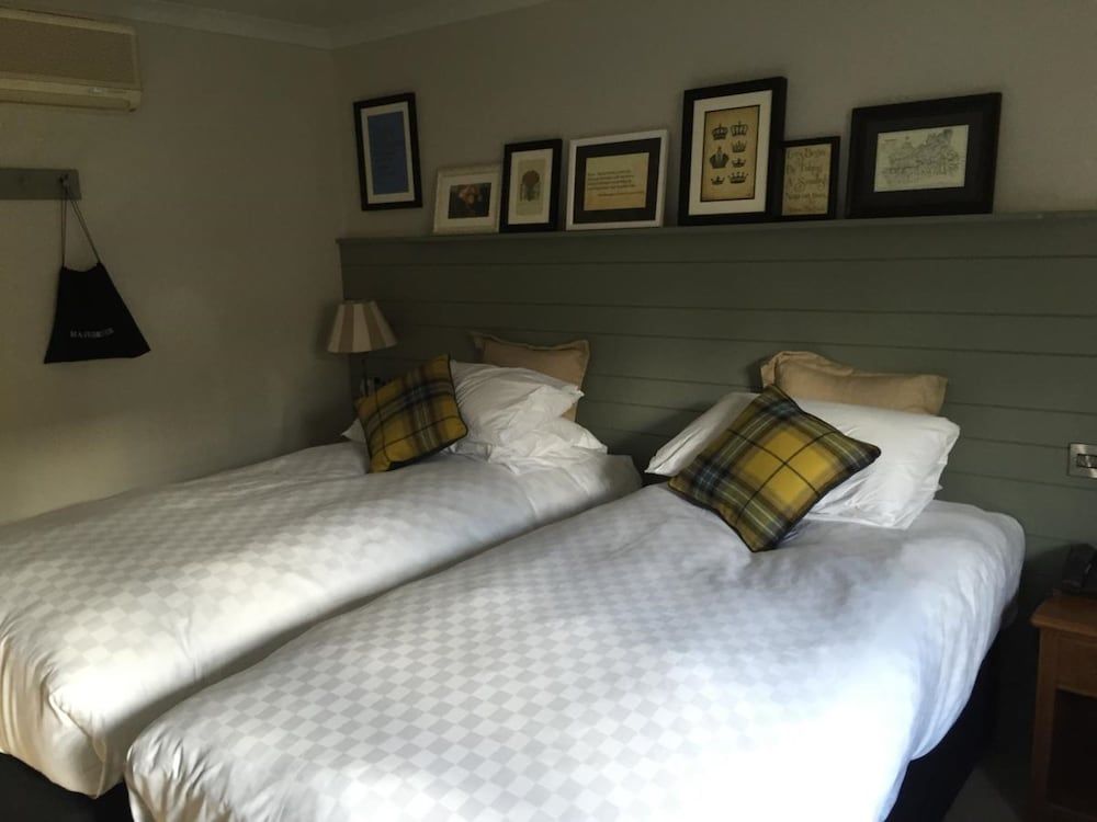 Crown Hotel 2