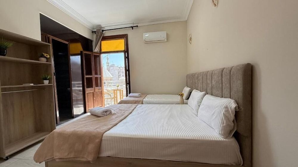 La Bella Casa Hostel 1