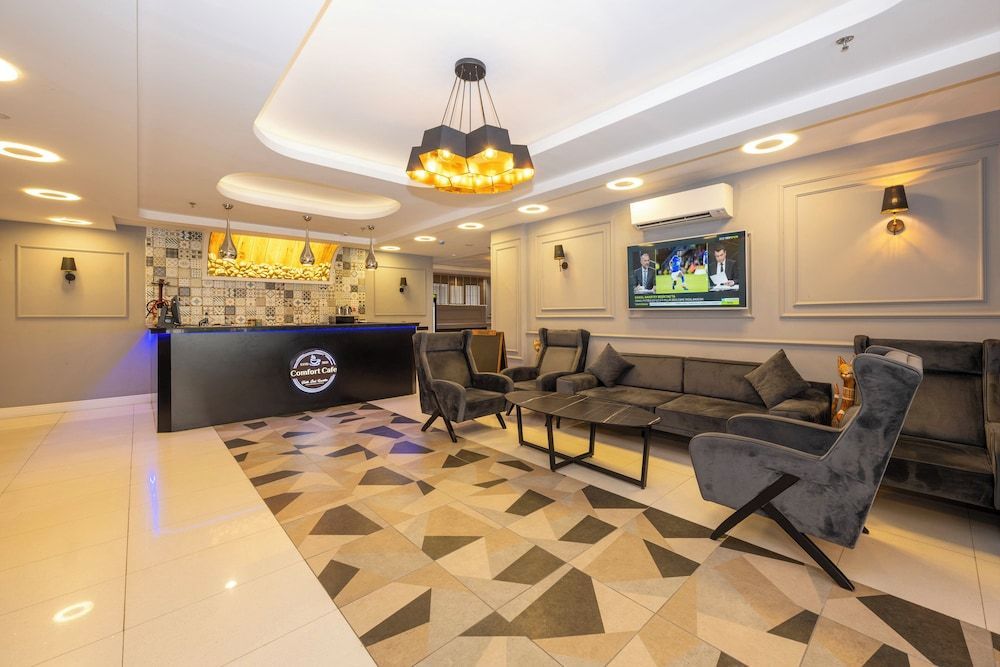 Comfort Suites Hotel 2