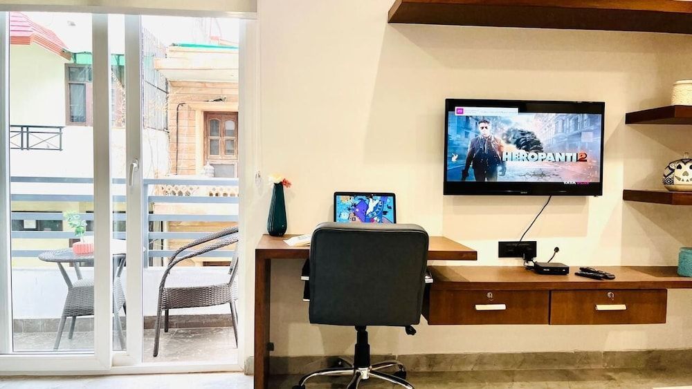 Stay near - Hotel near me Gurgaon 2