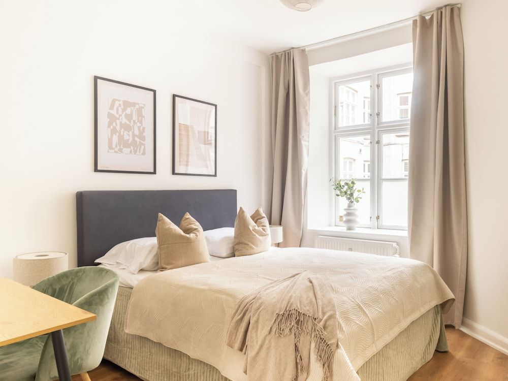 Noble - Fantastic 5-Bdr Apt in the Capital 2