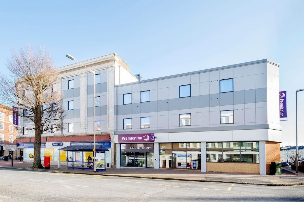 Premier Inn Eastbourne Town Centre 1
