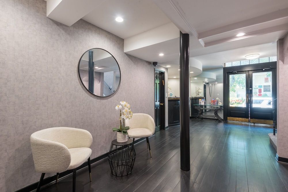 Wilshire Crest Hotel 2