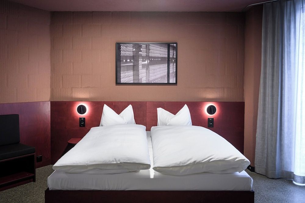 BRIX - Self Check-In Hotel 2