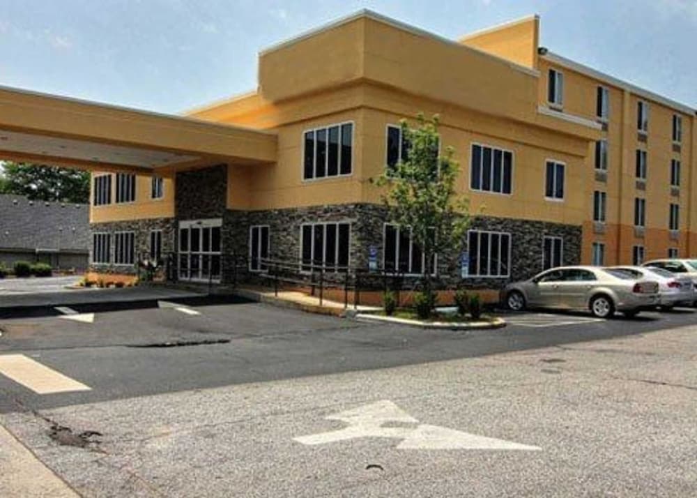 Quality Inn & Suites Greenville near downtown 1