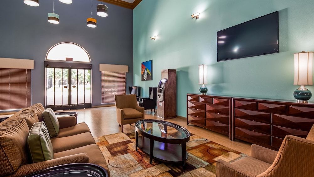 Best Western Plus The Woodlands 2