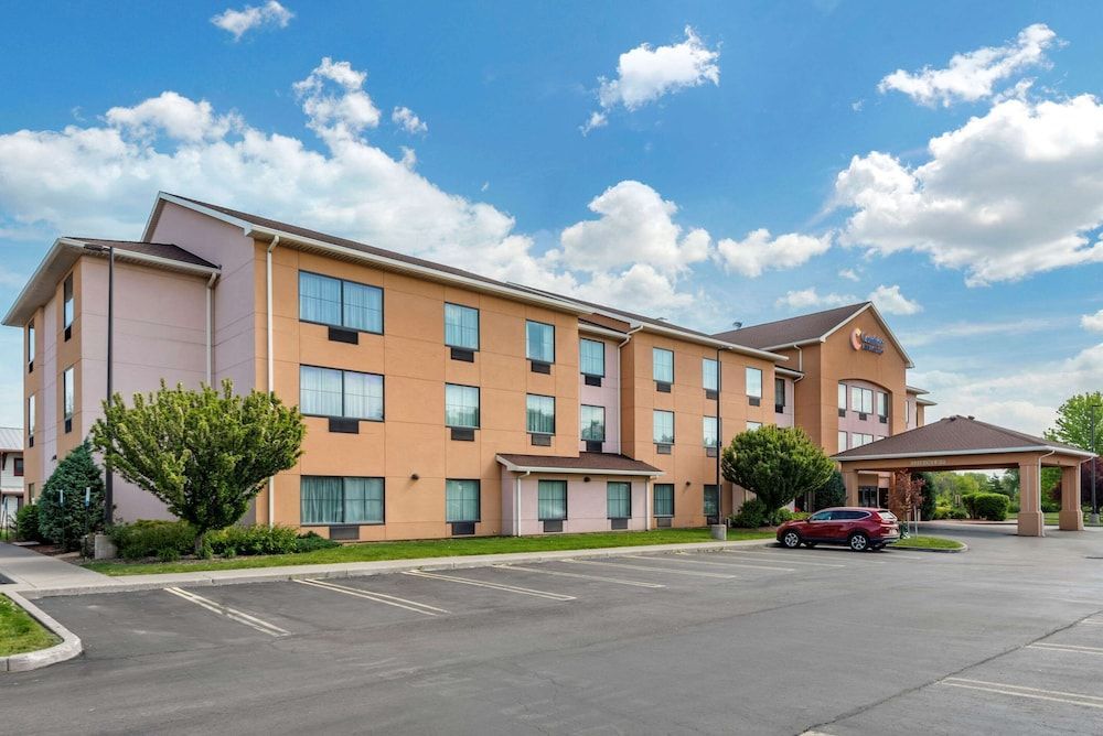 Comfort Inn & Suites Farmington - Victor 1
