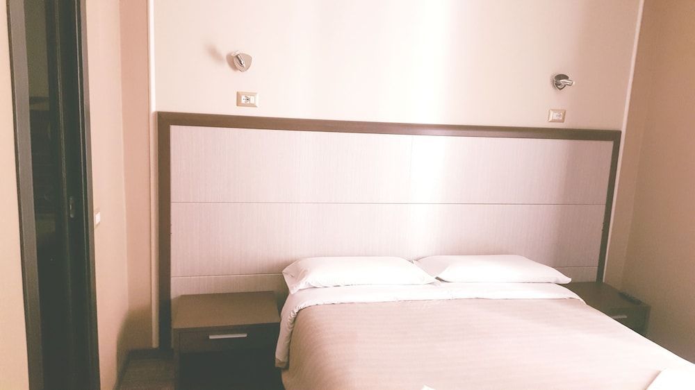 Candia Rooms 1