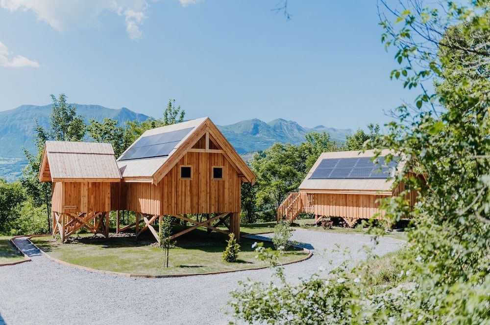 Les cabanes du Dauphiné 1