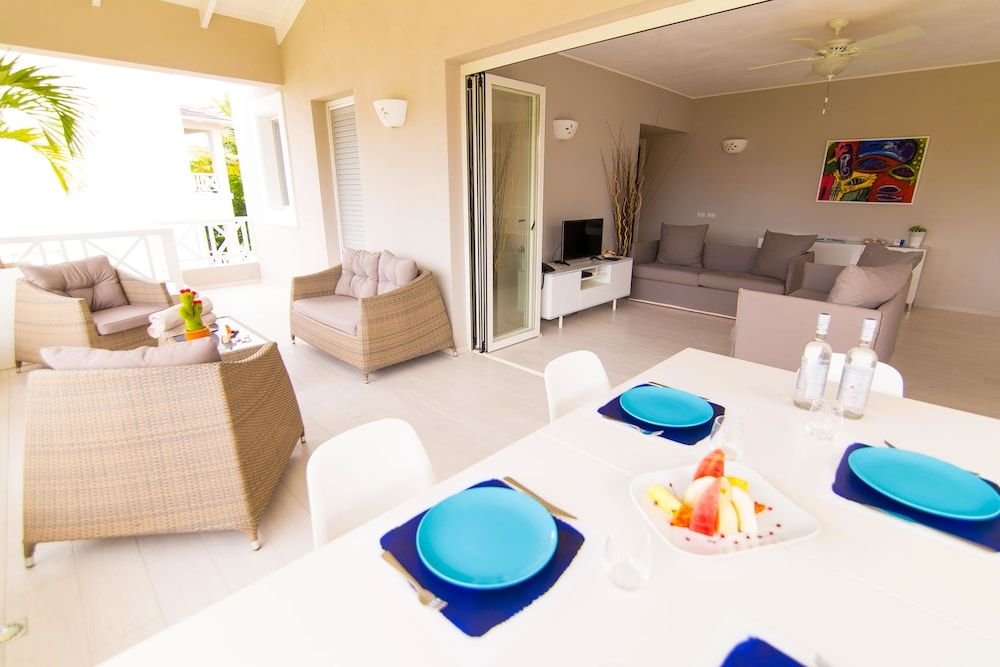 TRACADERO Beach Club & Holidays Rentals 2
