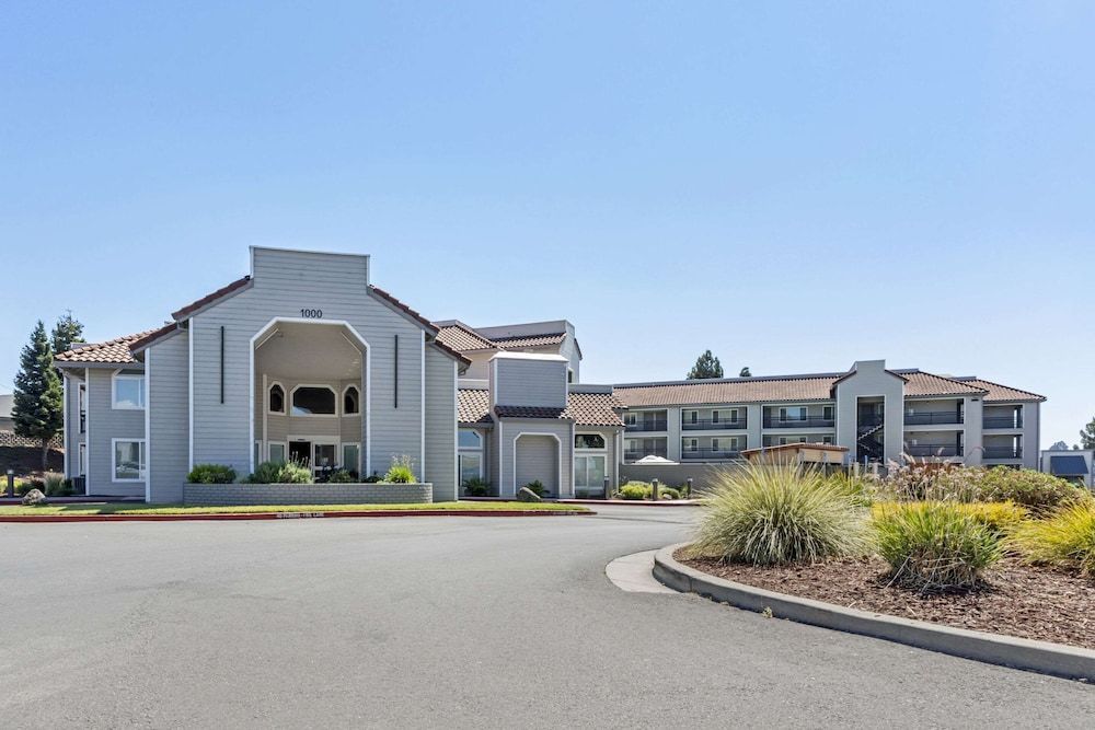 Country Inn & Suites by Radisson, Vallejo Napa Valley, CA 1