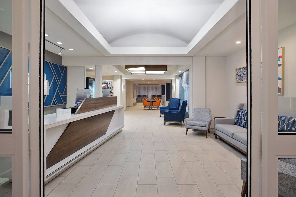 Holiday Inn Express & Suites GRAND RAPIDS-NORTH by IHG 1