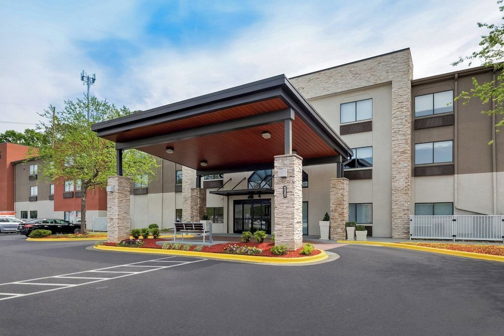 Holiday Inn Express & Suites RALEIGH NE - MEDICAL CTR AREA by IHG 1