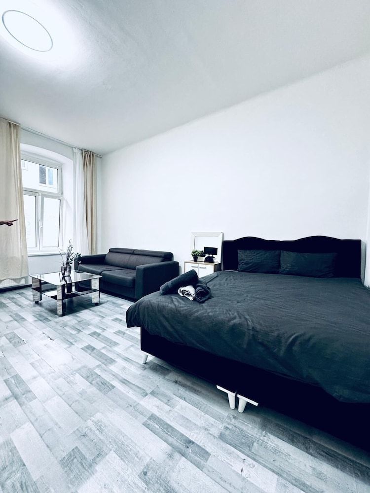 Beautiful Studio Apt Near Rathausplatz 1