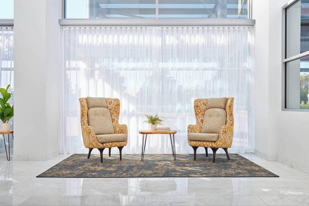 Delta Hotels by Marriott Milwaukee Northwest 2