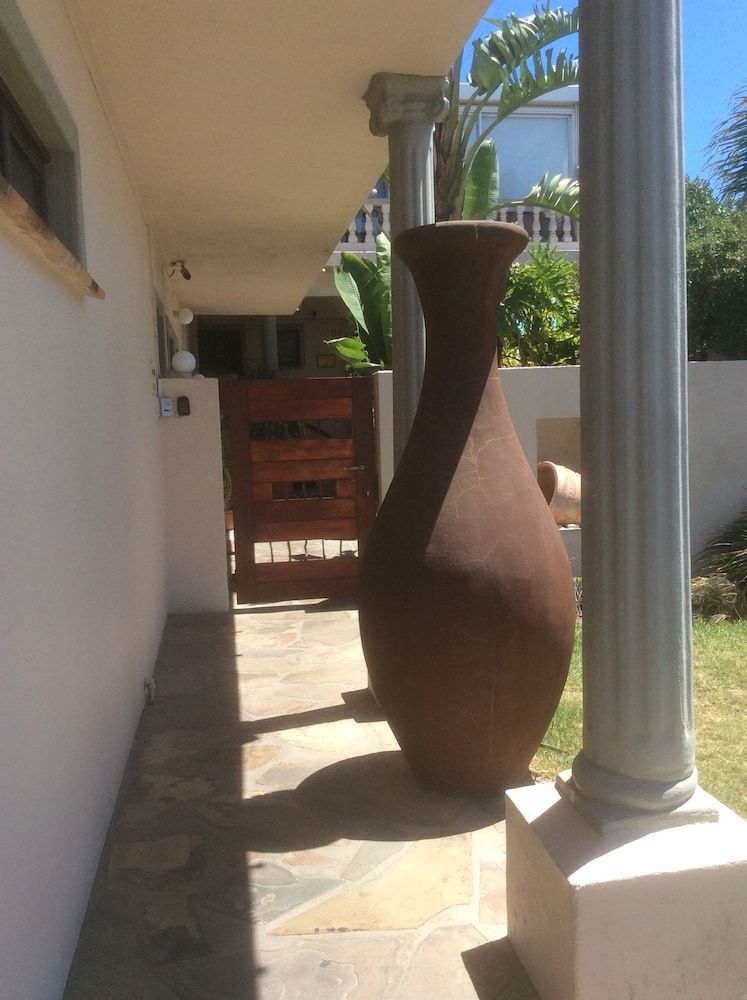Melkbosch Guesthouse 2