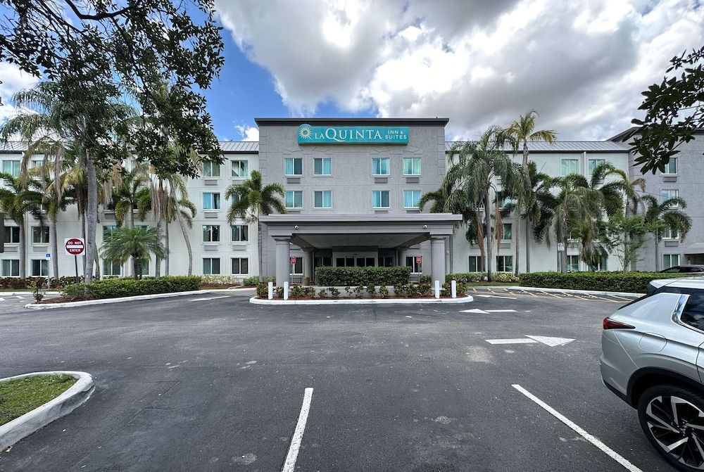 La Quinta Inn & Suites by Wyndham Sawgrass 1