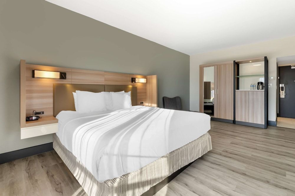 Best Western Plus Atlanta Airport East 1