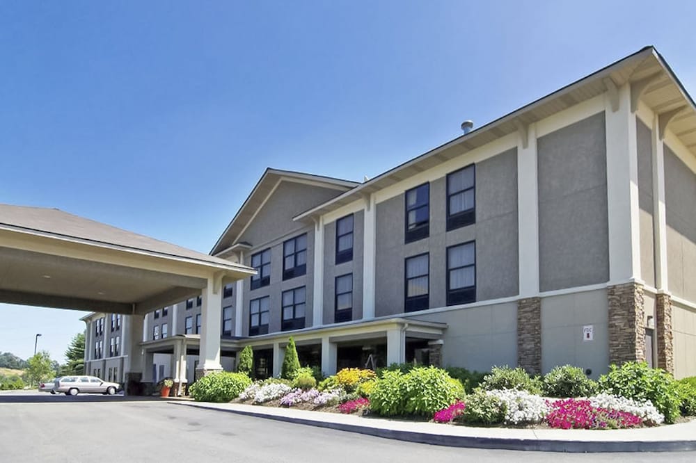 Quality Inn & Suites Boone - University Area 1