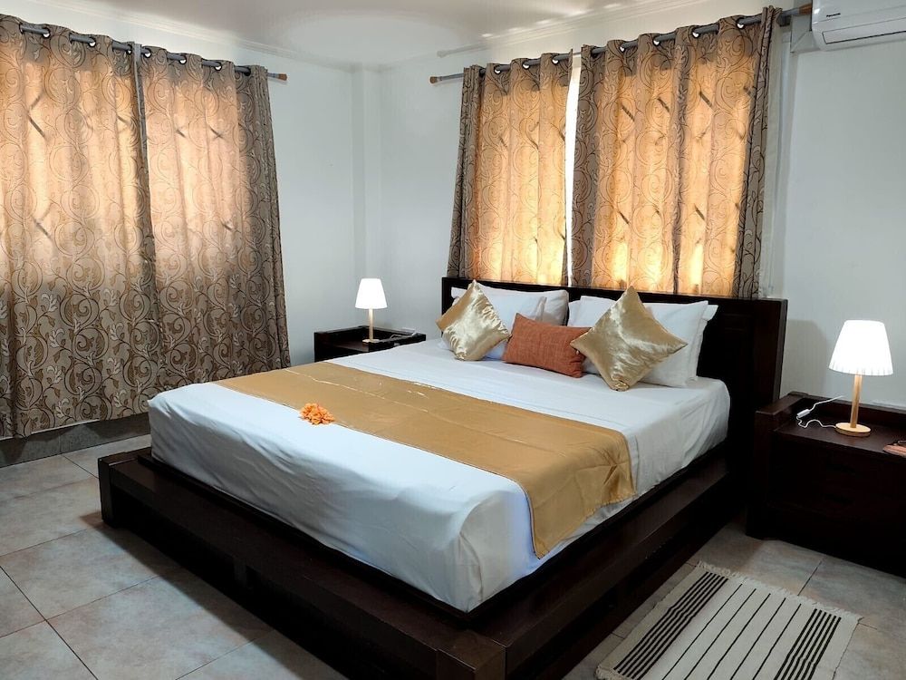 Praslin Island Breeze 1