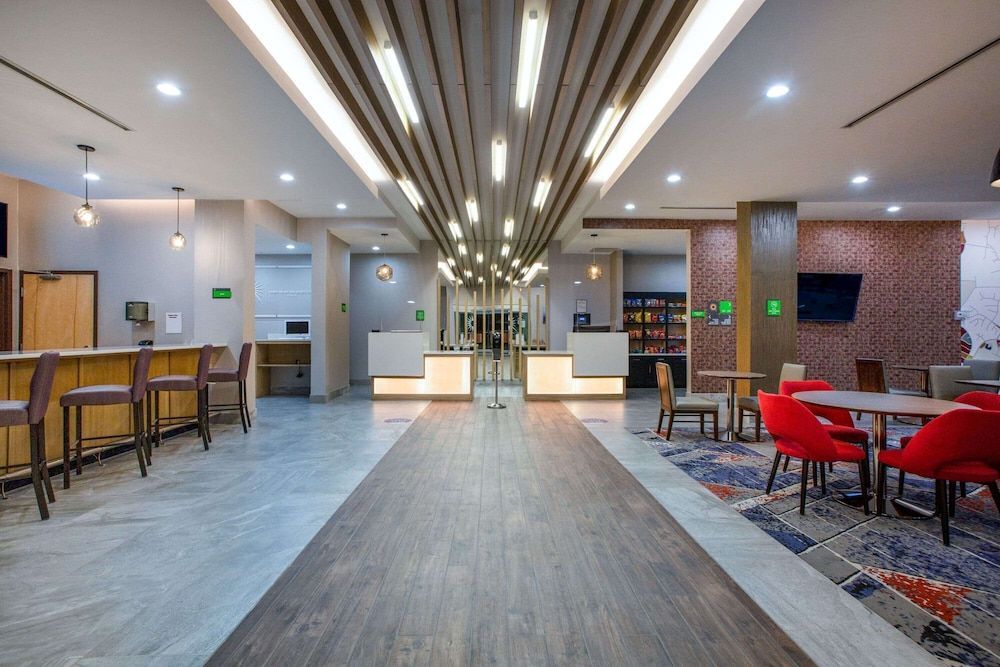 La Quinta Inn & Suites by Wyndham Manassas, VA- Dulles Airport 1