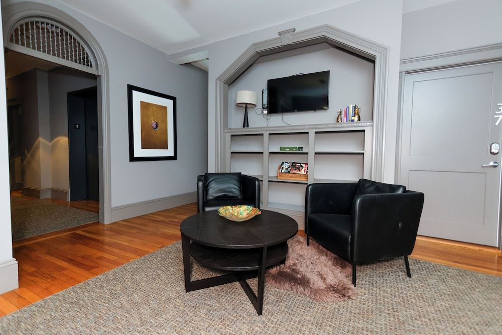 Maverick Suites at 89 Marion 2