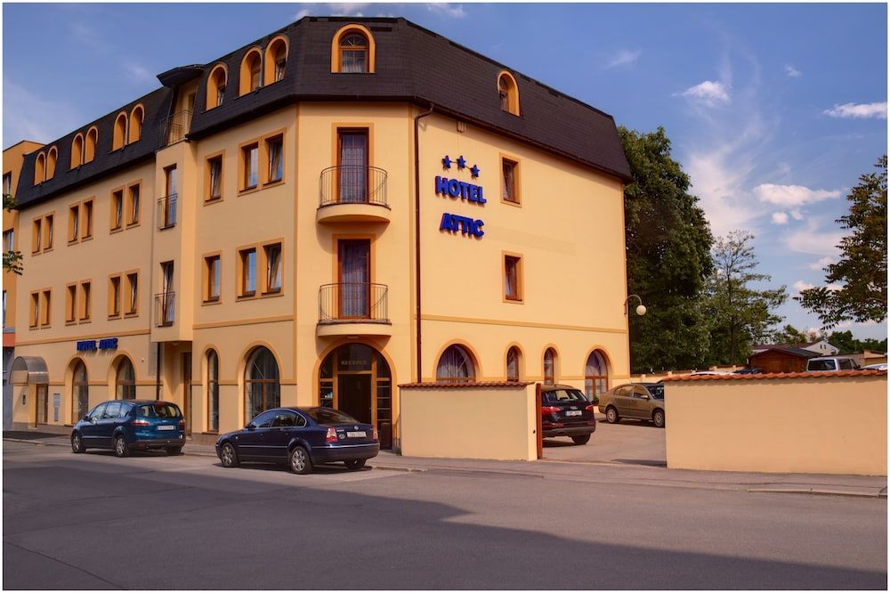 Attic Hotel 1