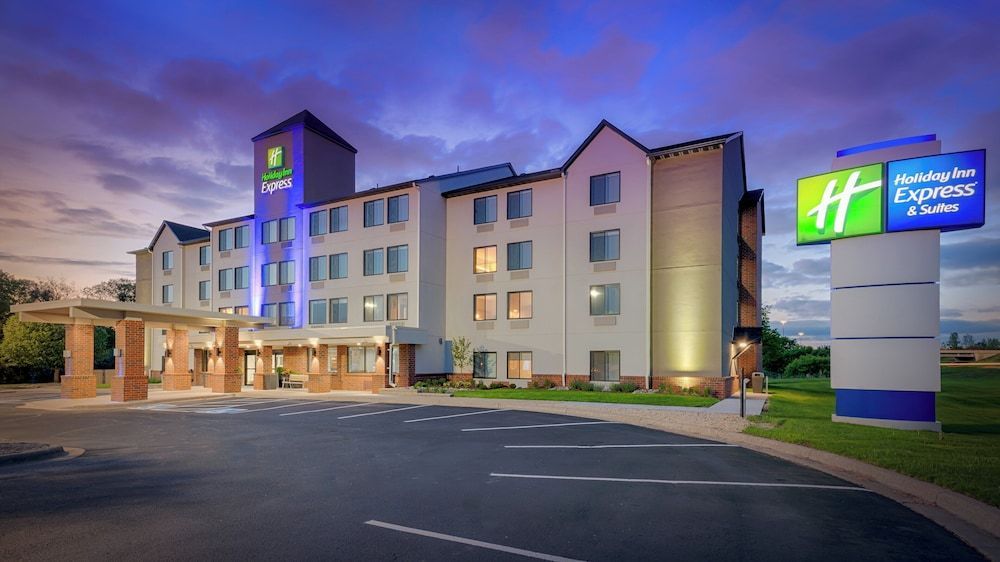 Holiday Inn Express & Suites COON RAPIDS-BLAINE AREA by IHG 1