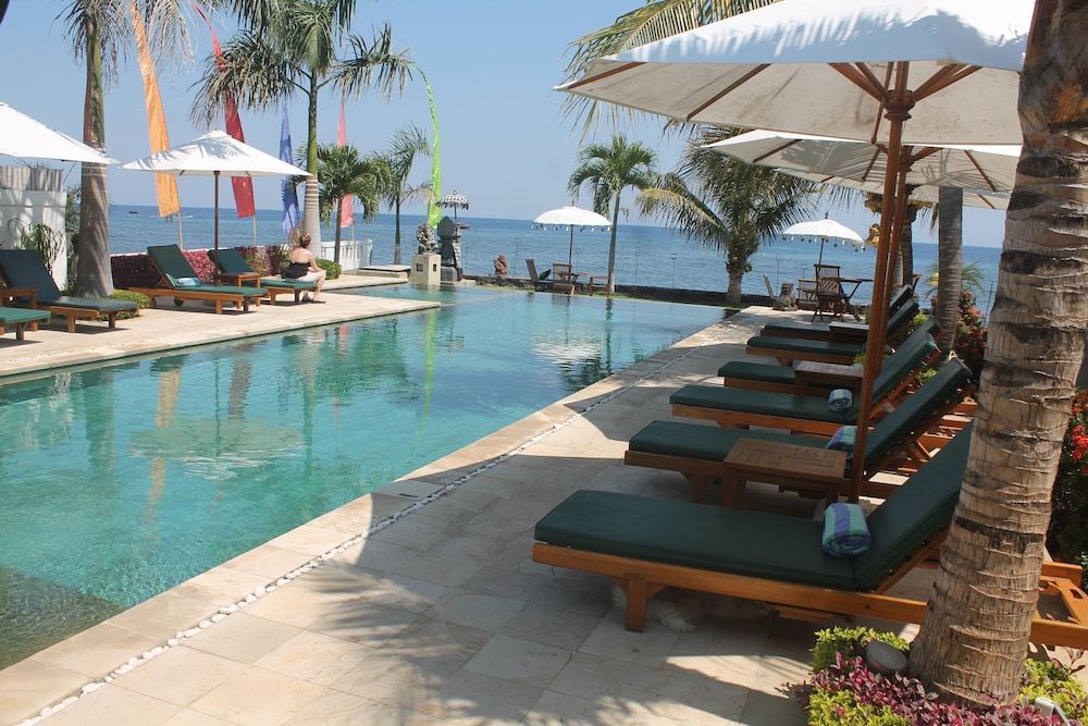 Kelapa Lovina Beach Villa 1