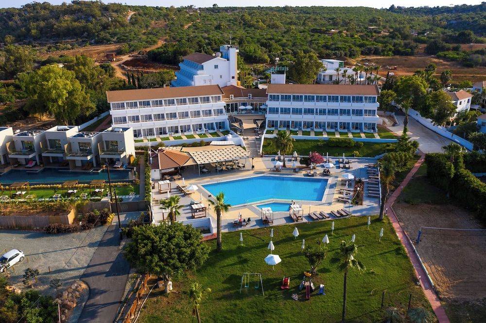 Adelais Bay Hotel 1
